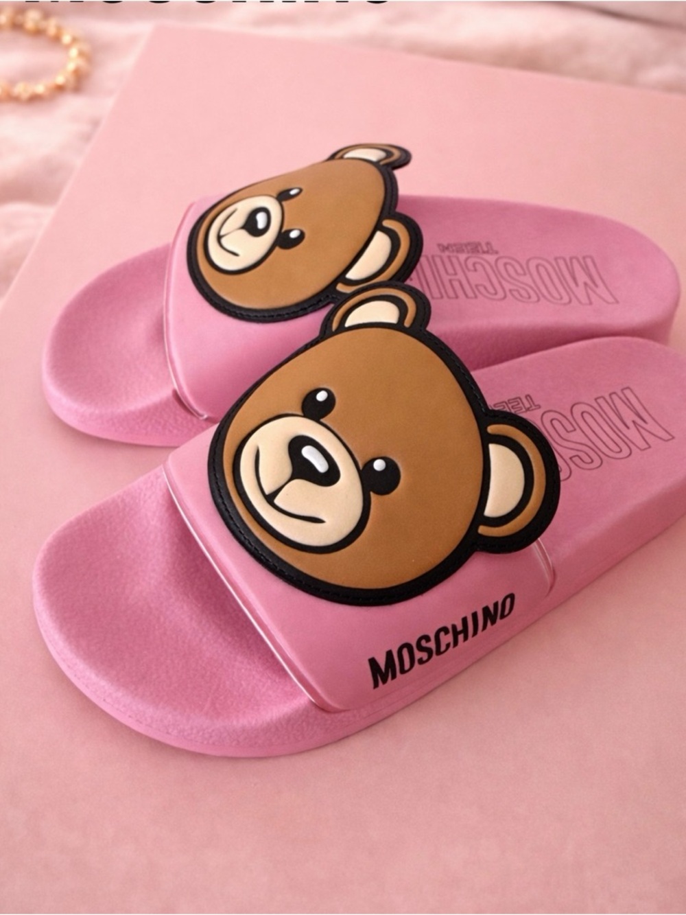 Moschino Kids teddy bear slide sandals
Color: Pink
Size: EU 36 / US Youth 4